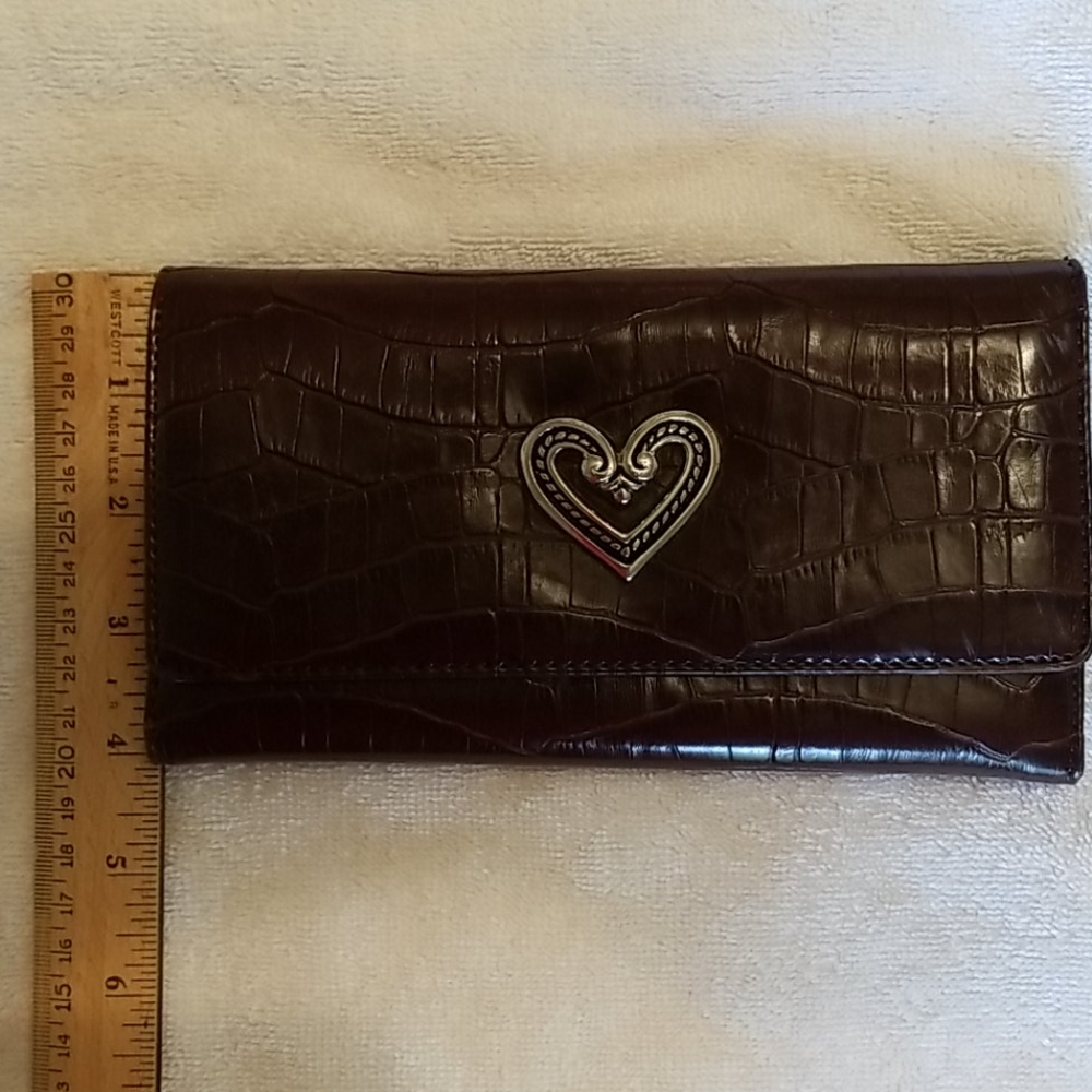 Faux alligator billfold